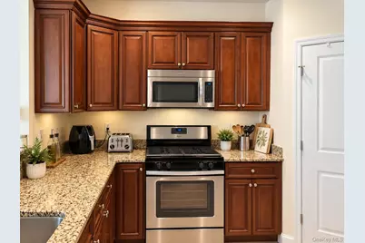 33 Nicole Court, Copiague, NY 11726 - Photo 9