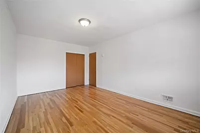 1047 E 217th Street, Bronx, NY 10469 - Photo 19