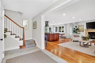 88 Knollwood Ave, Huntington, NY 11743 - Photo 3