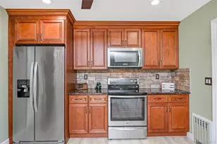 460 Amsterdam Ave, Patchogue, NY 11772 - Photo 7