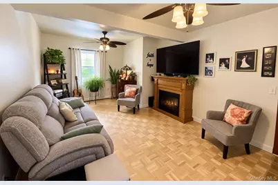32 Pine Street, Selden, NY 11784 - Photo 7