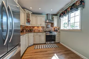 10 Stonehurst Cir S, Centereach, NY 11720 - Photo 11