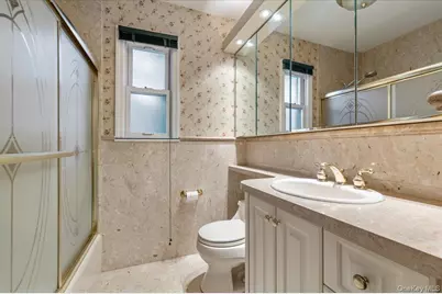 7607 Hewlett Street, New Hyde Park, NY 11040 - Photo 13