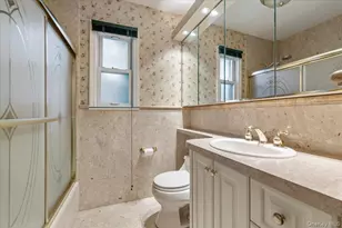 7607 Hewlett St, New Hyde Park, NY 11040 - Photo 13