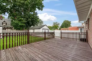 7607 Hewlett St, New Hyde Park, NY 11040 - Photo 23