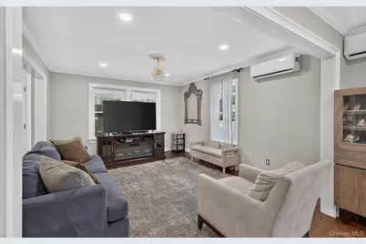 182 School Street, Oyster Bay, NY 11771 - Photo 13