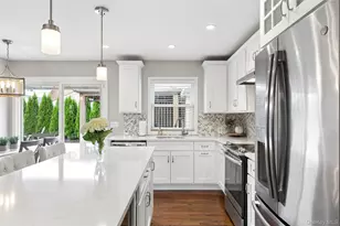 24 Essen Pl, Bethpage, NY 11714 - Photo 3