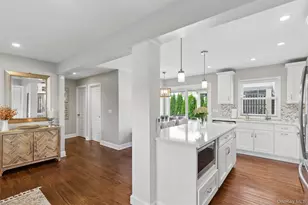 24 Essen Pl, Bethpage, NY 11714 - Photo 7