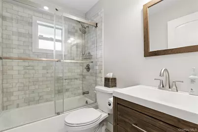 24 Essen Place, Bethpage, NY 11714 - Photo 13