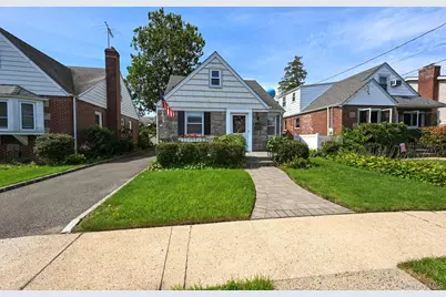 117 Euston Road S, West Hempstead, NY 11552 - Photo 29