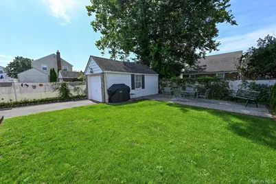 117 Euston Road S, West Hempstead, NY 11552 - Photo 23