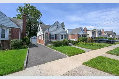 117 Euston Road S, West Hempstead, NY 11552 - Photo 1