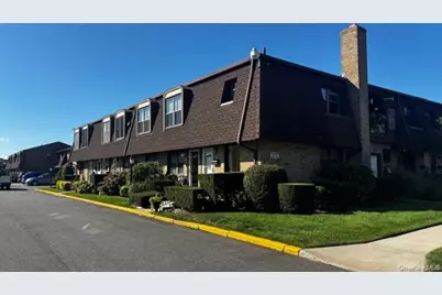 331 Mariners Way, Copiague, NY 11726 - Photo 1