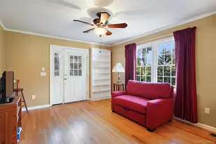 72 N Knapp Ct, Hopewell Junction, NY 12533 - Photo 3