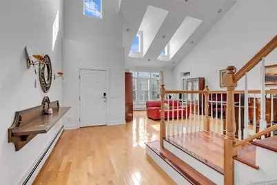 95 W Overlook, Port Washington, NY 11050 - Photo 3