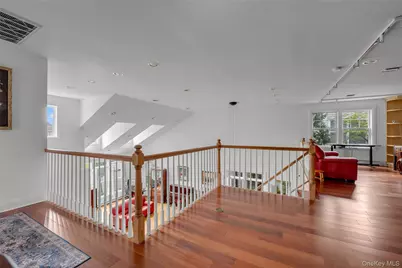 95 W Overlook, Port Washington, NY 11050 - Photo 19