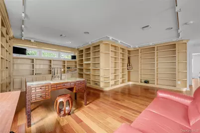 95 W Overlook, Port Washington, NY 11050 - Photo 21