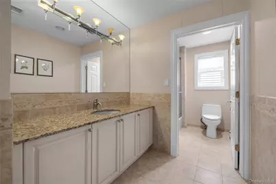 95 W Overlook, Port Washington, NY 11050 - Photo 17