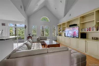 95 W Overlook, Port Washington, NY 11050 - Photo 11