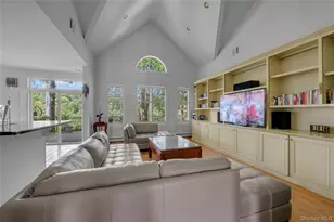 95 W Overlook, Port Washington, NY 11050 - Photo 11