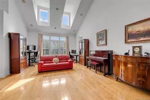 95 W Overlook, Port Washington, NY 11050 - Photo 5