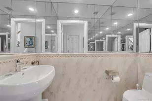 95 W Overlook, Port Washington, NY 11050 - Photo 13