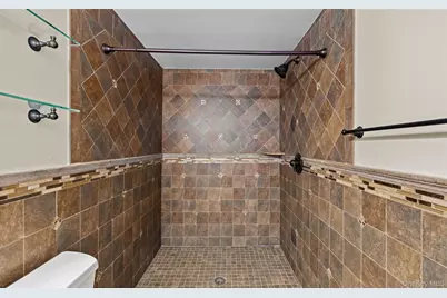 392 Philadelphia Avenue, Massapequa Park, NY 11762 - Photo 23