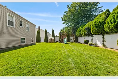 392 Philadelphia Avenue, Massapequa Park, NY 11762 - Photo 27