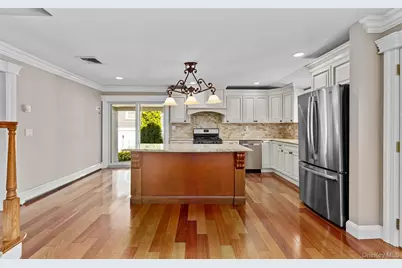 392 Philadelphia Avenue, Massapequa Park, NY 11762 - Photo 5