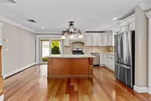 392 Philadelphia Ave, Massapequa Park, NY 11762 - Photo 5