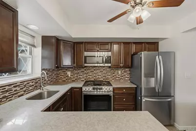 1018 Throggmorton Avenue, Bronx, NY 10465 - Photo 19