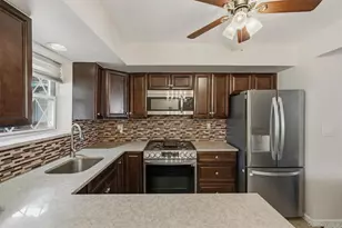 1018 Throggmorton Ave, Bronx, NY 10465 - Photo 19
