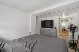 1018 Throggmorton Ave, Bronx, NY 10465 - Photo 43