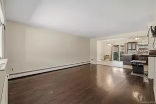 1018 Throggmorton Ave, Bronx, NY 10465 - Photo 7