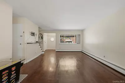 1018 Throggmorton Avenue, Bronx, NY 10465 - Photo 11