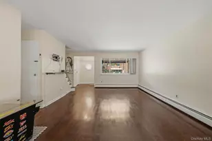 1018 Throggmorton Ave, Bronx, NY 10465 - Photo 11