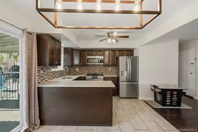 1018 Throggmorton Avenue, Bronx, NY 10465 - Photo 17
