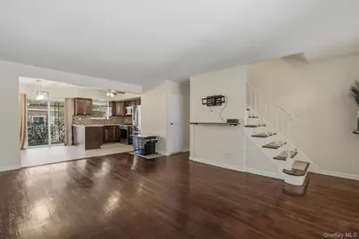 1018 Throggmorton Avenue, Bronx, NY 10465 - Photo 9