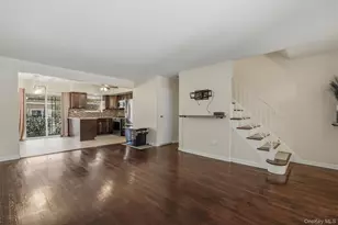 1018 Throggmorton Ave, Bronx, NY 10465 - Photo 9