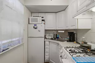 1018 Throggmorton Ave, Bronx, NY 10465 - Photo 39