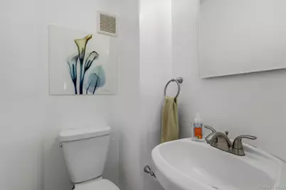 1018 Throggmorton Avenue, Bronx, NY 10465 - Photo 21