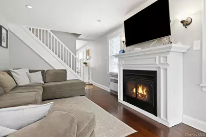 1090 Webber Avenue, West Hempstead, NY 11550 - Photo 5