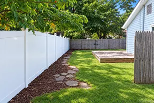 126 Dahlia Dr, Mastic Beach, NY 11951 - Photo 15