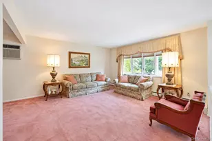 36 Deer Park Blvd, Deer Park, NY 11729 - Photo 13