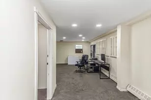 1 Greentree Cir, Westbury, NY 11590 - Photo 23