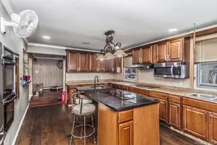 1 Greentree Cir, Westbury, NY 11590 - Photo 7