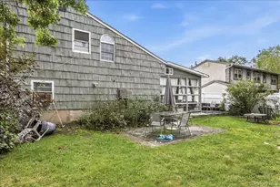 1 Greentree Cir, Westbury, NY 11590 - Photo 27