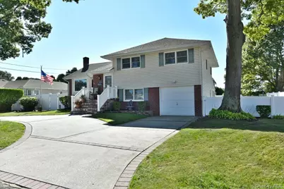 283 W Gates Avenue, Lindenhurst, NY 11757 - Photo 3
