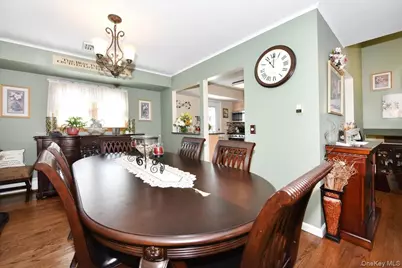 283 W Gates Avenue, Lindenhurst, NY 11757 - Photo 11