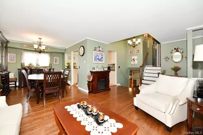 283 W Gates Avenue, Lindenhurst, NY 11757 - Photo 9